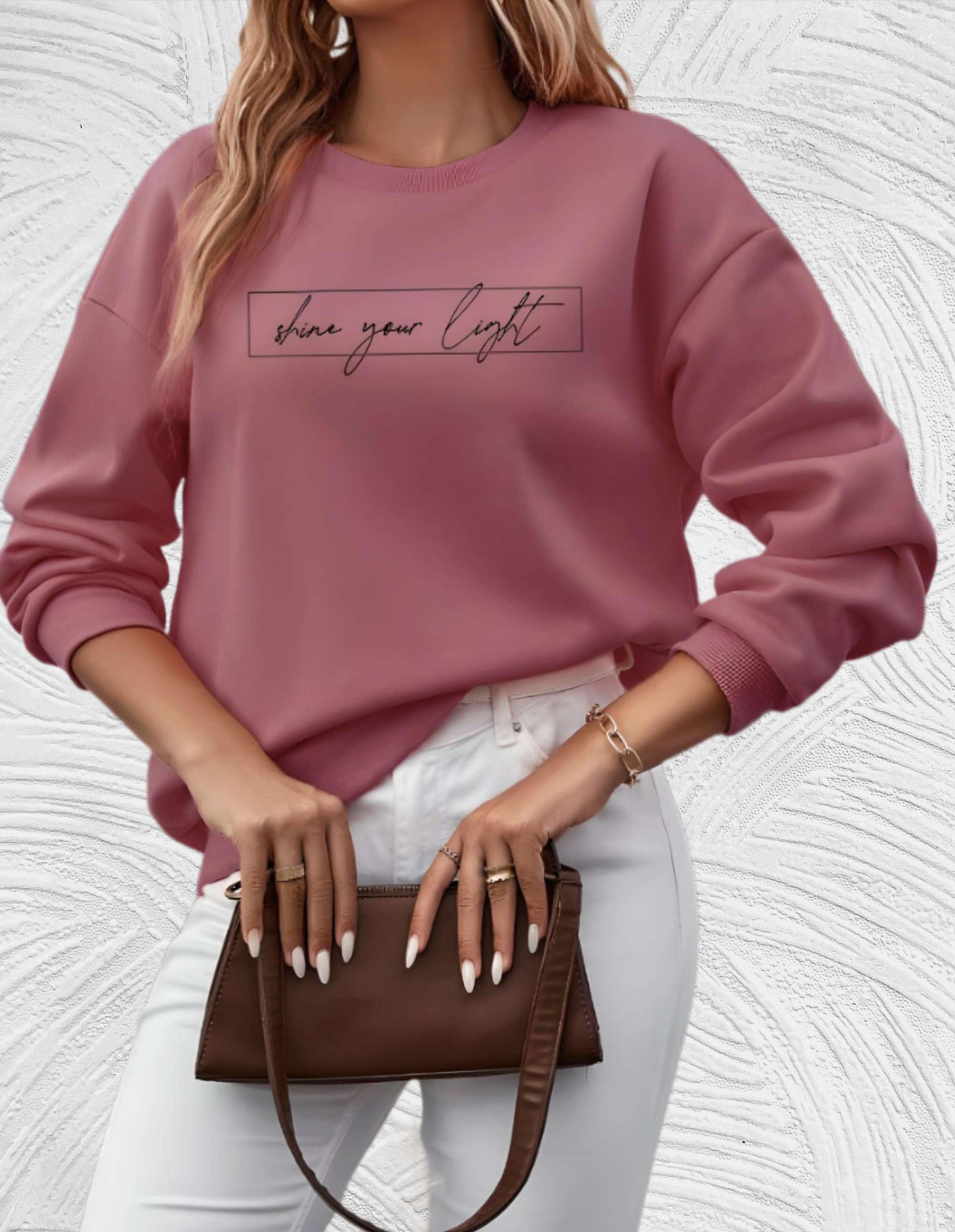 Velanora- Oversized sweater met ronde hals en 'share your light'-statement op de voorkant