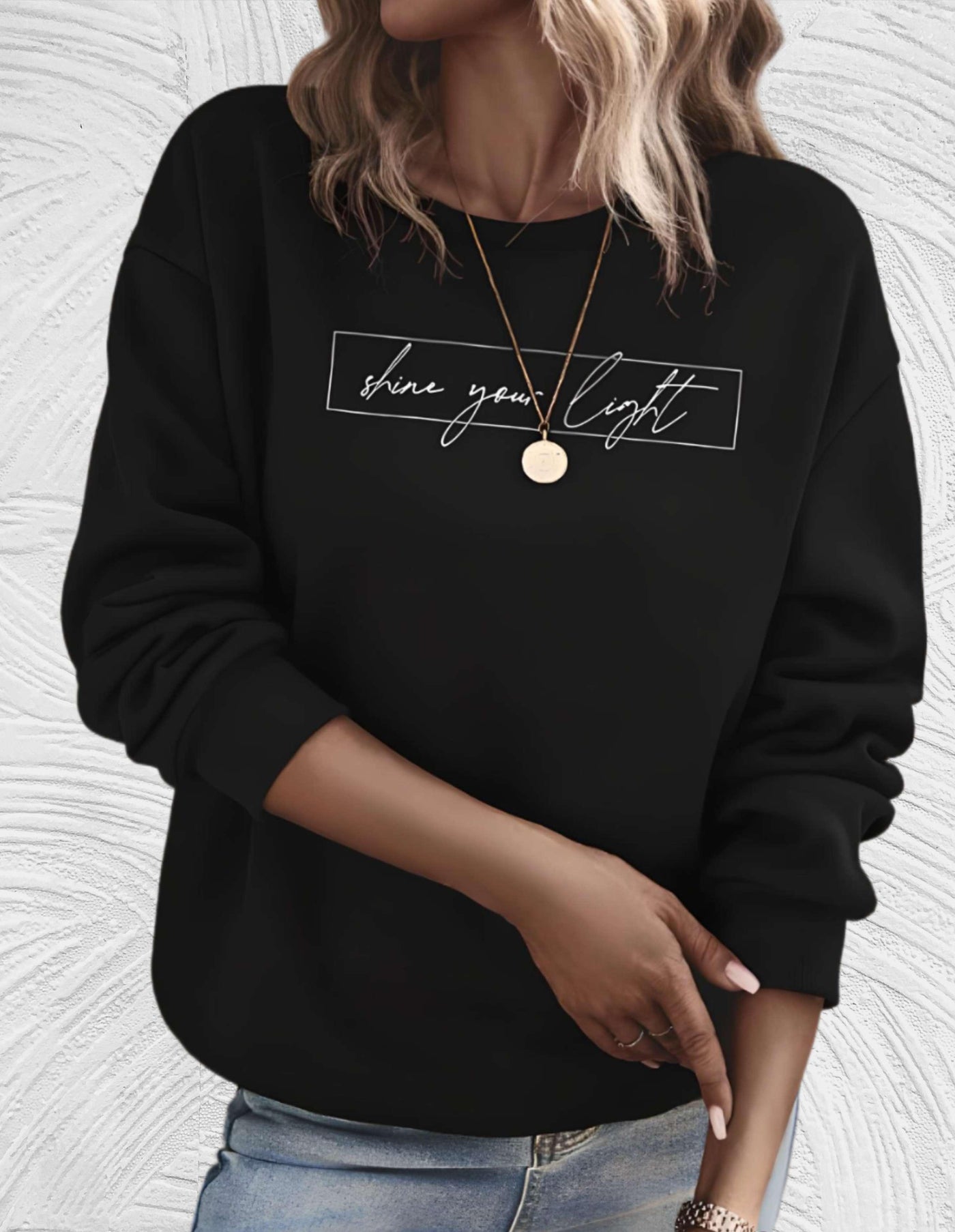 Velanora- Oversized sweater met ronde hals en 'share your light'-statement op de voorkant