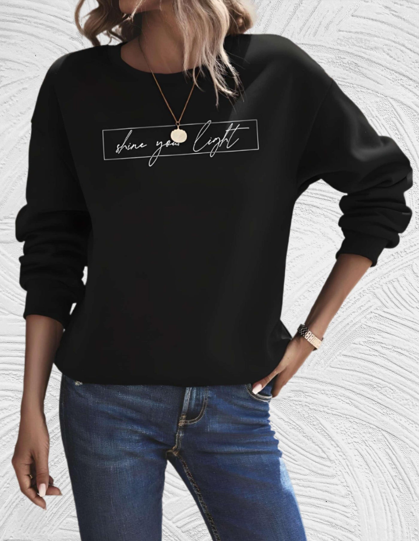 Velanora- Oversized sweater met ronde hals en 'share your light'-statement op de voorkant