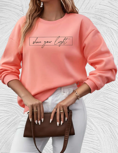 Velanora- Oversized sweater met ronde hals en 'share your light'-statement op de voorkant