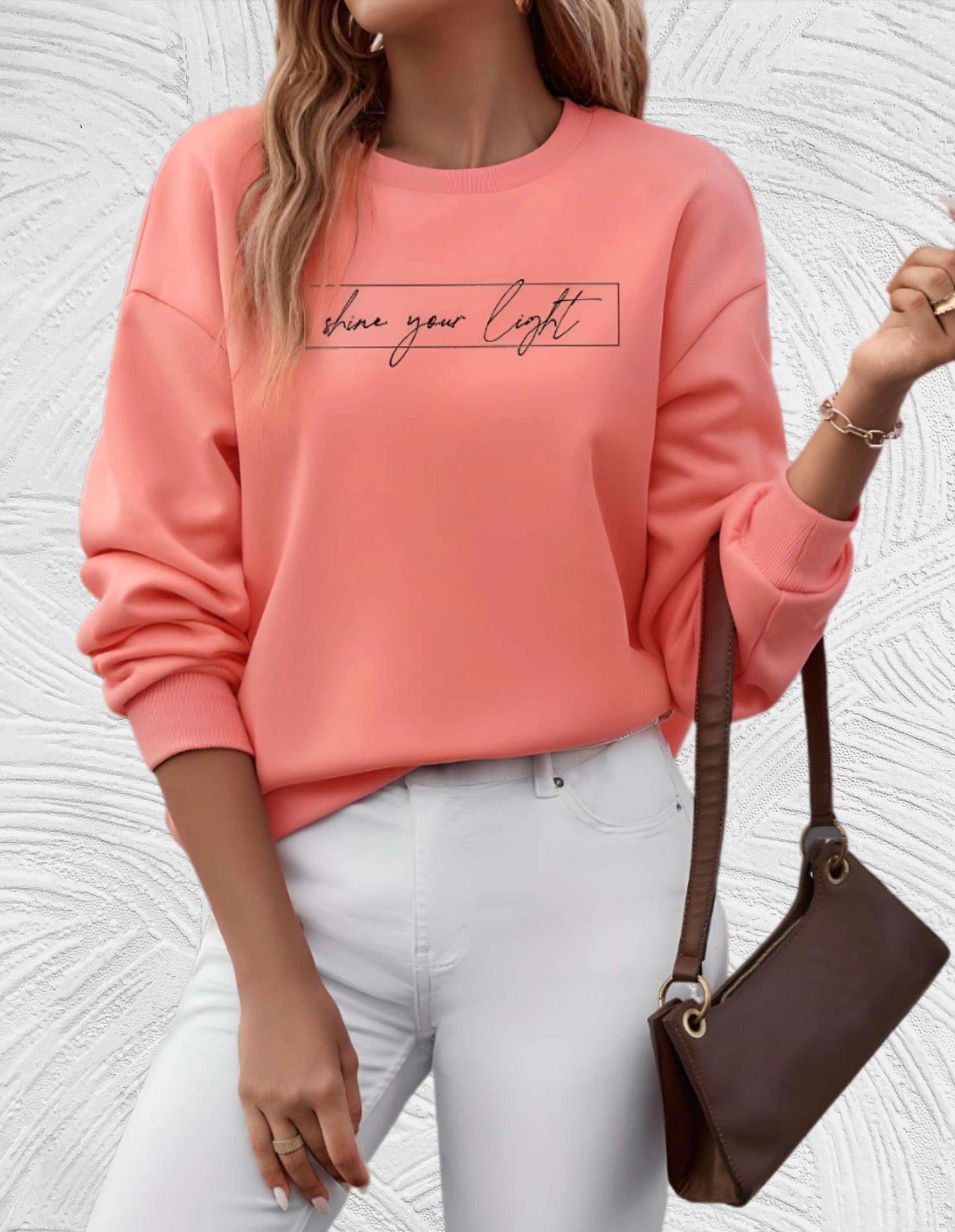 Velanora- Oversized sweater met ronde hals en 'share your light'-statement op de voorkant